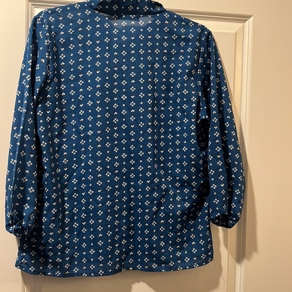 Blue printed long sleeve‎ blouse with neck tie - Picture 2 of 2